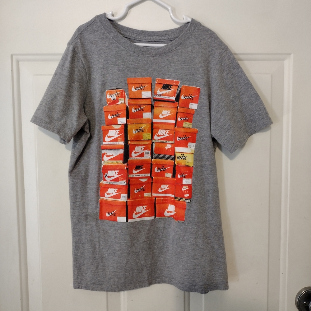 Nike Kids Gray NSW Vintage Shoebox T-shirt Size Medium